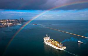 Navio entrando no Porto de Salvador